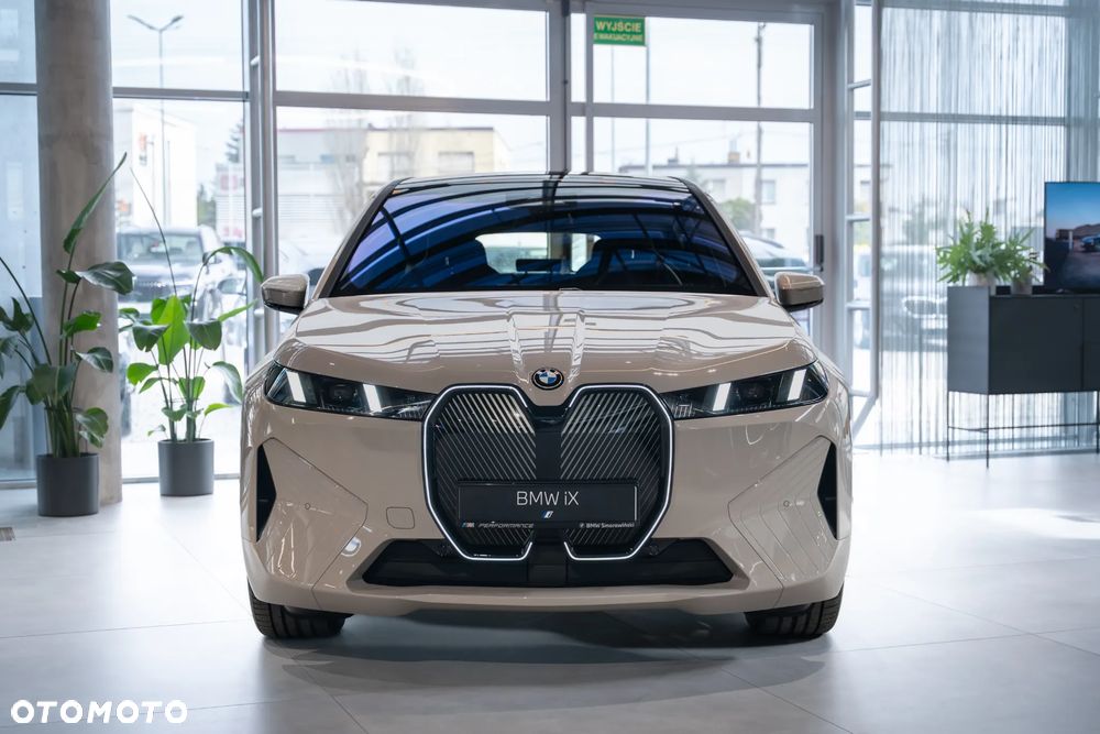 BMW iX - 5