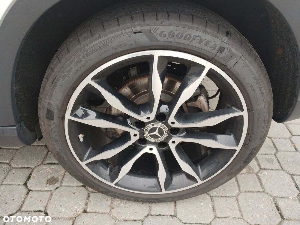 Mercedes-Benz GLA 200 7G-DCT AMG Line - 19