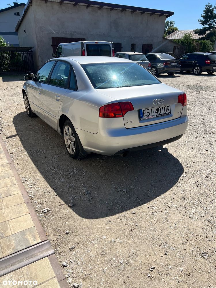 Audi A4 Limousine - 4