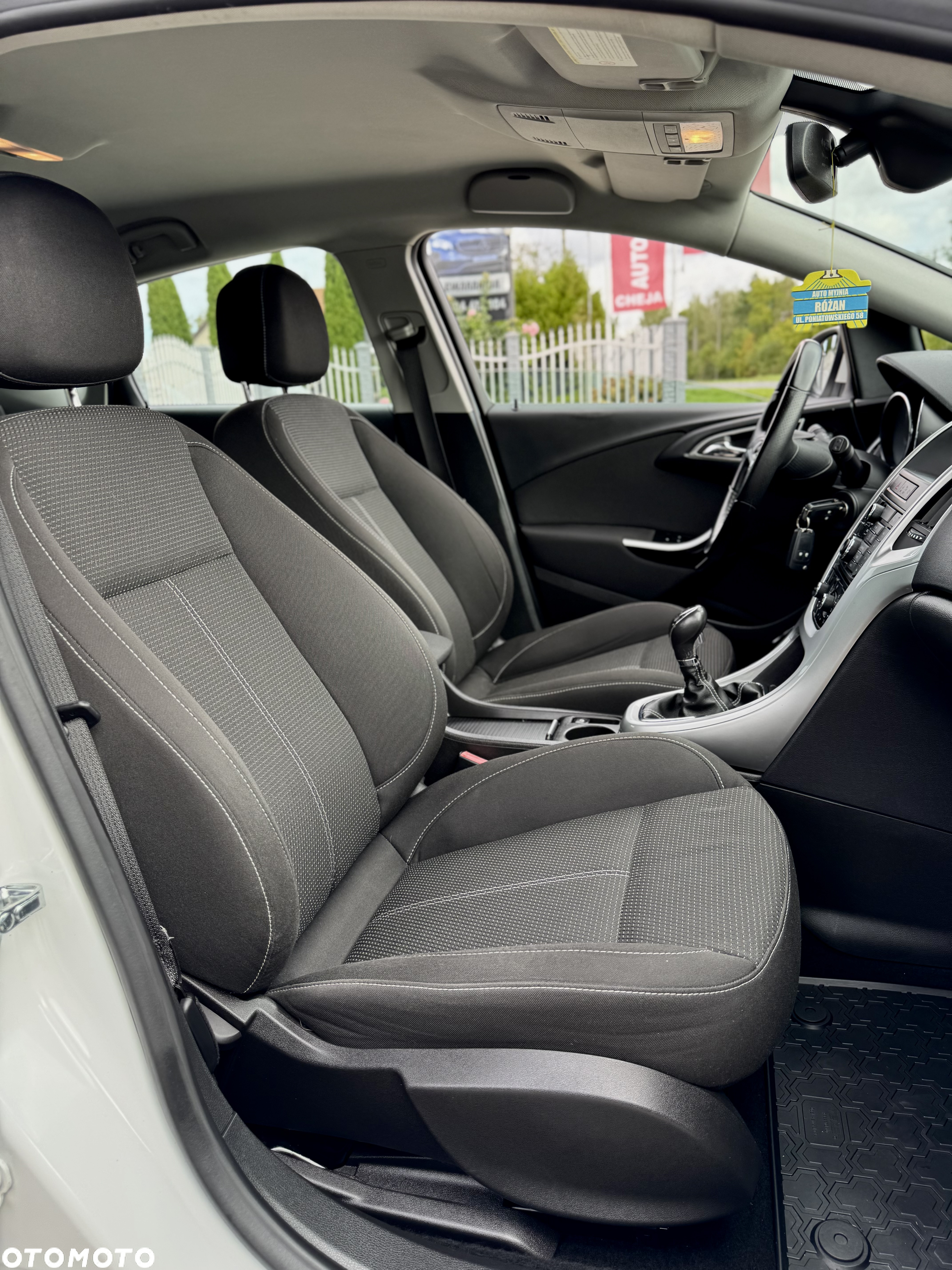 Opel Astra 1.6 Turbo Cosmo - 12