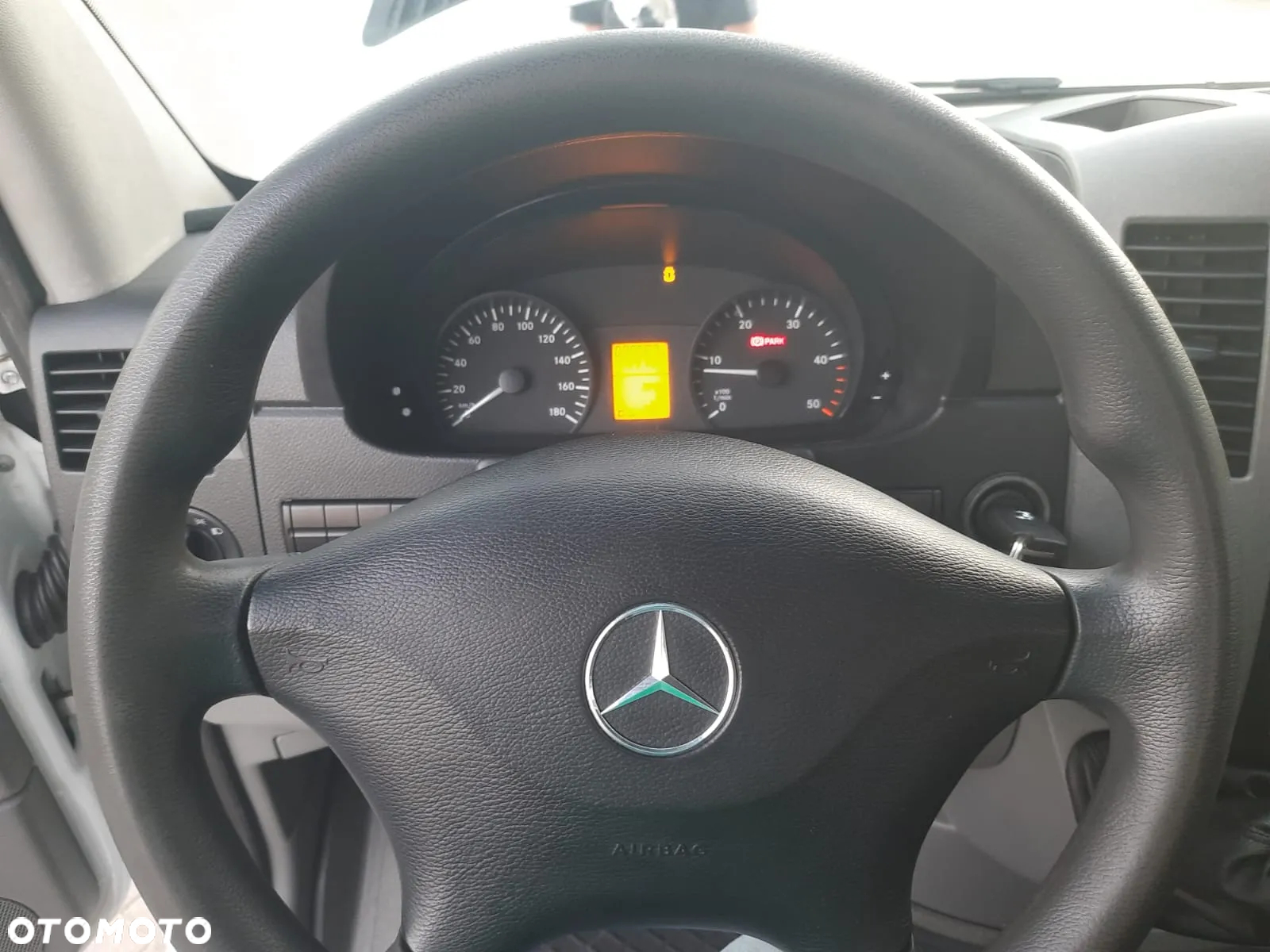 Mercedes-Benz Sprinter - 20