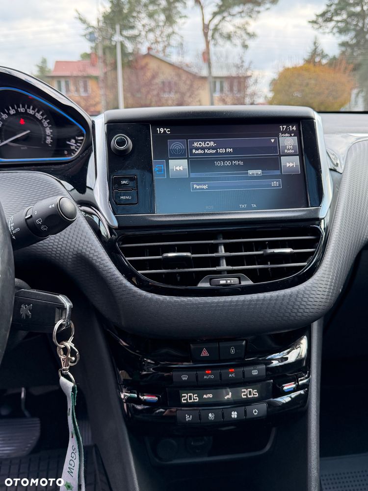 Peugeot 2008 1.2 Pure Tech Allure S&S EAT6 - 21