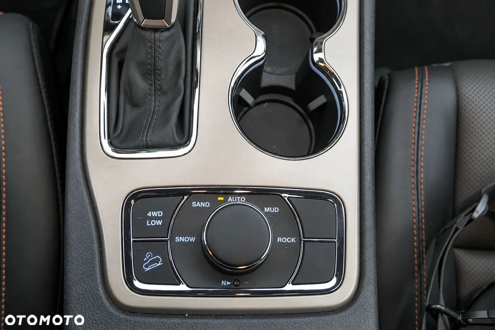Jeep Grand Cherokee - 14