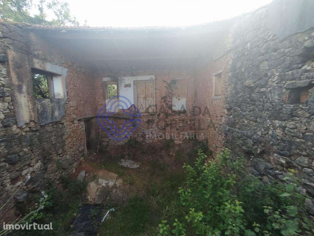 Casa de habitação em ruínas perto de Tomar no centro de Portugal - Grande imagem: 4/33