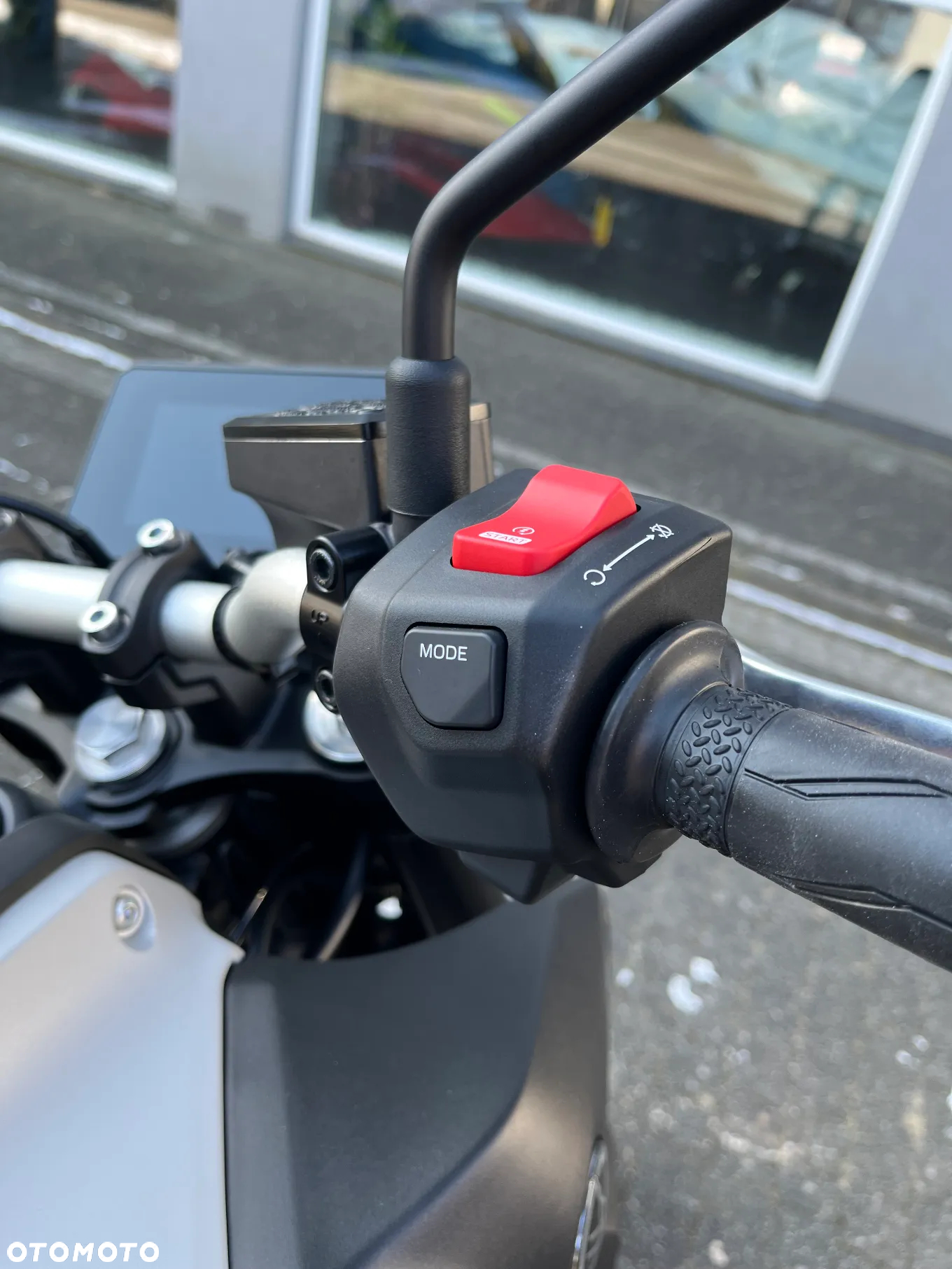 Yamaha MT - 12