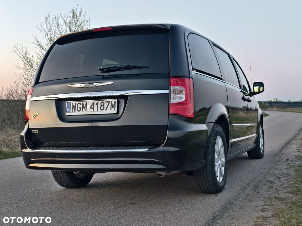 Chrysler Town & Country ver-3-6-touring - 5