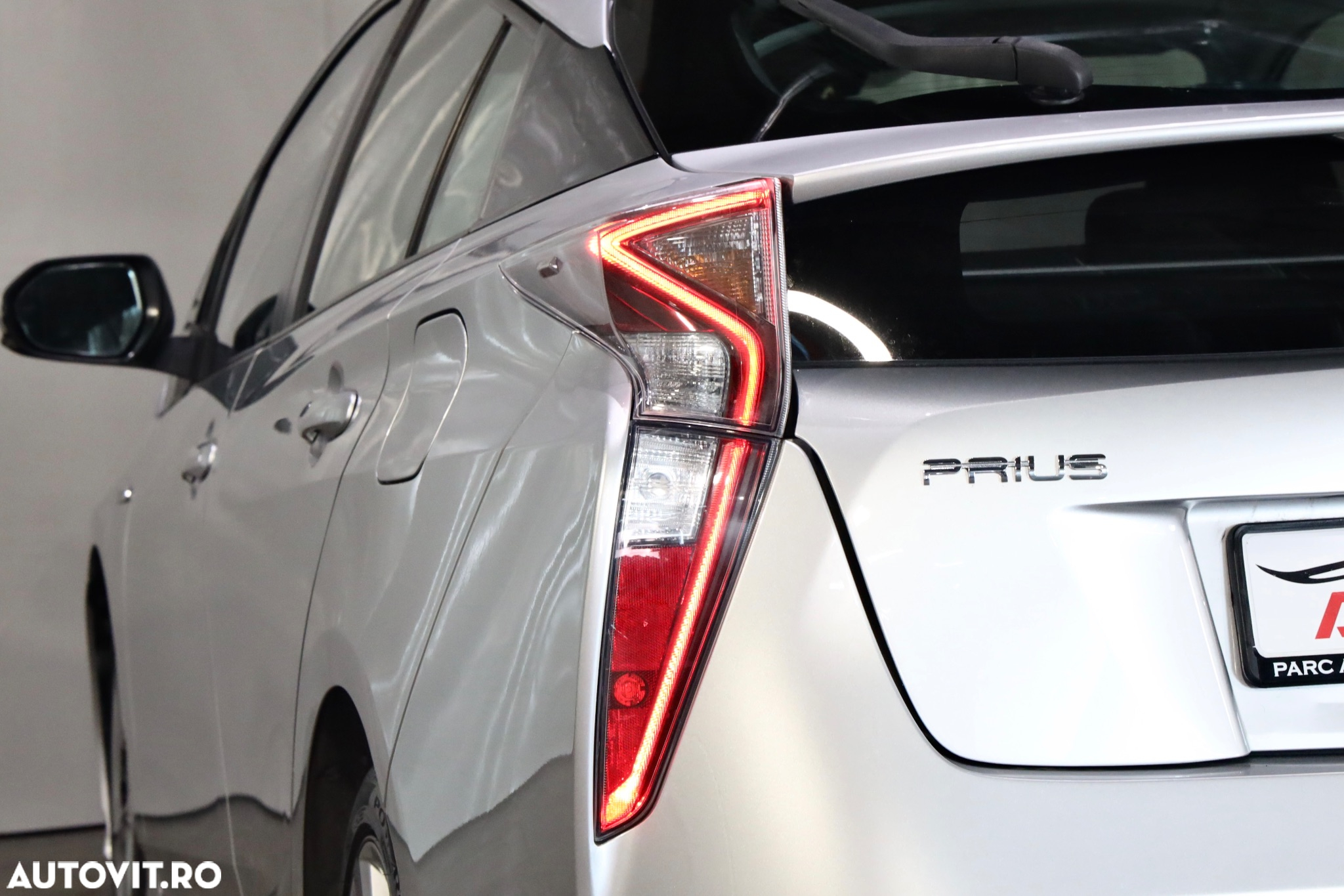 Toyota Prius 1.8 Dual VVT-i Sol - 36