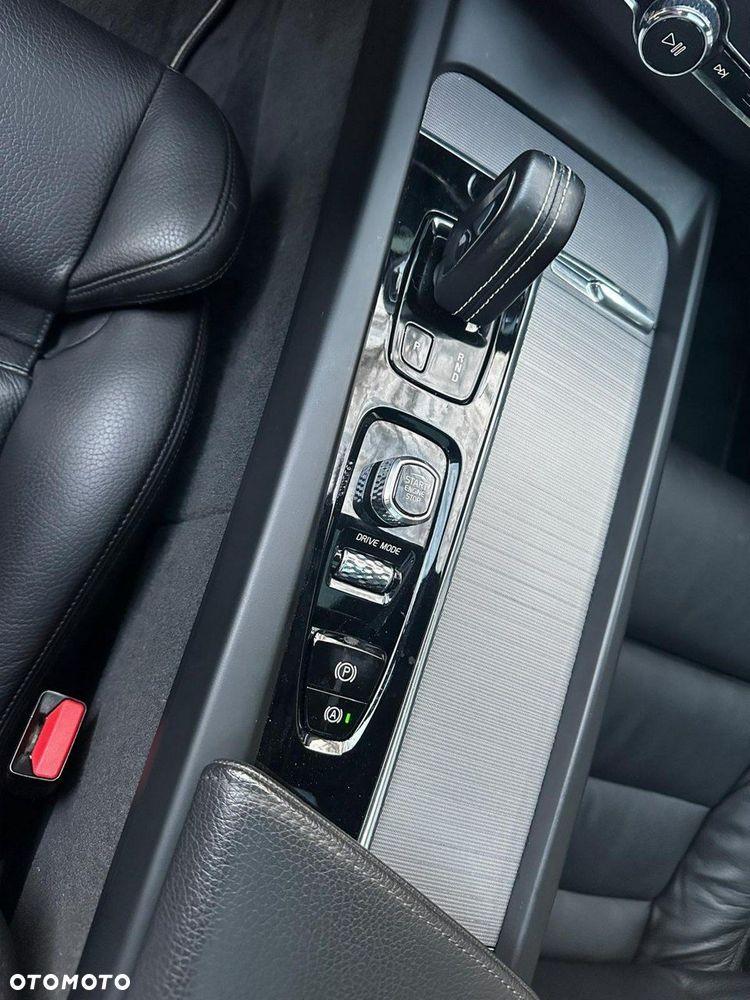 Volvo XC 60 D5 SCR AWD R-Design - 15