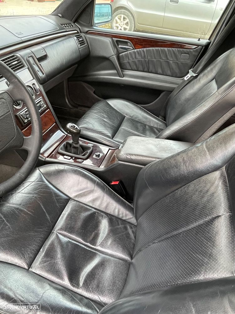 Mercedes-Benz E 220 D Elegance - 3