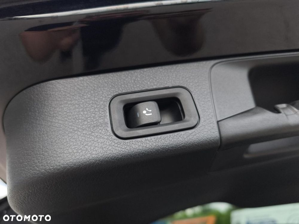 Mercedes-Benz GLB - 23