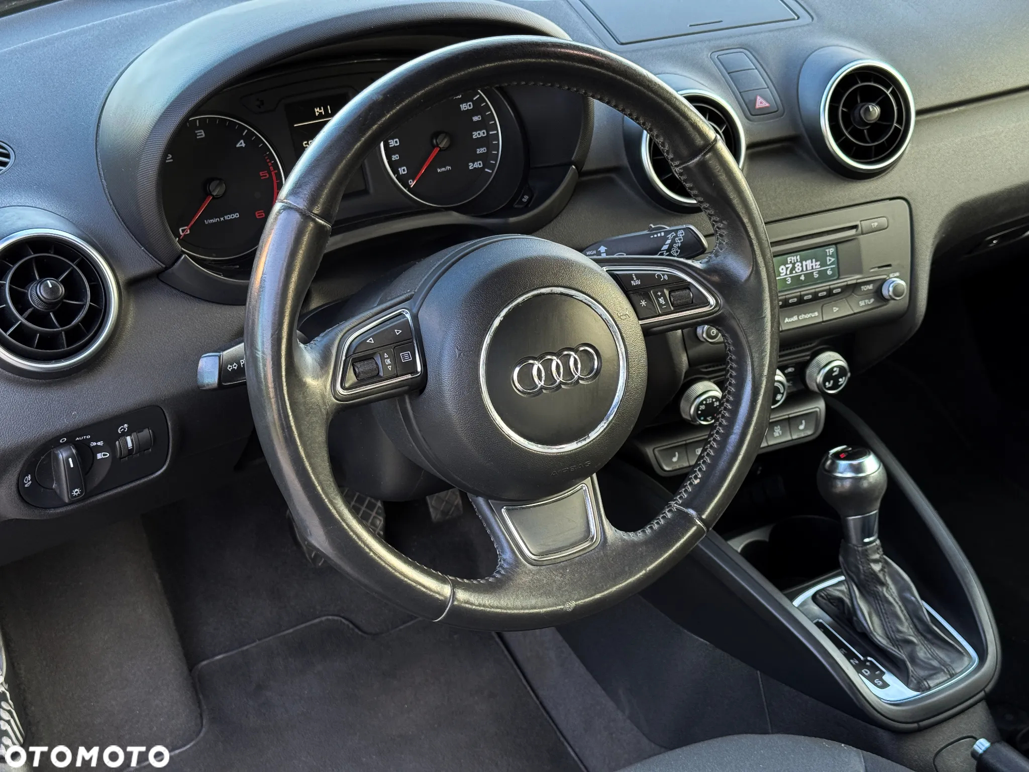 Audi A1 1.6 TDI S tronic Attraction - 14