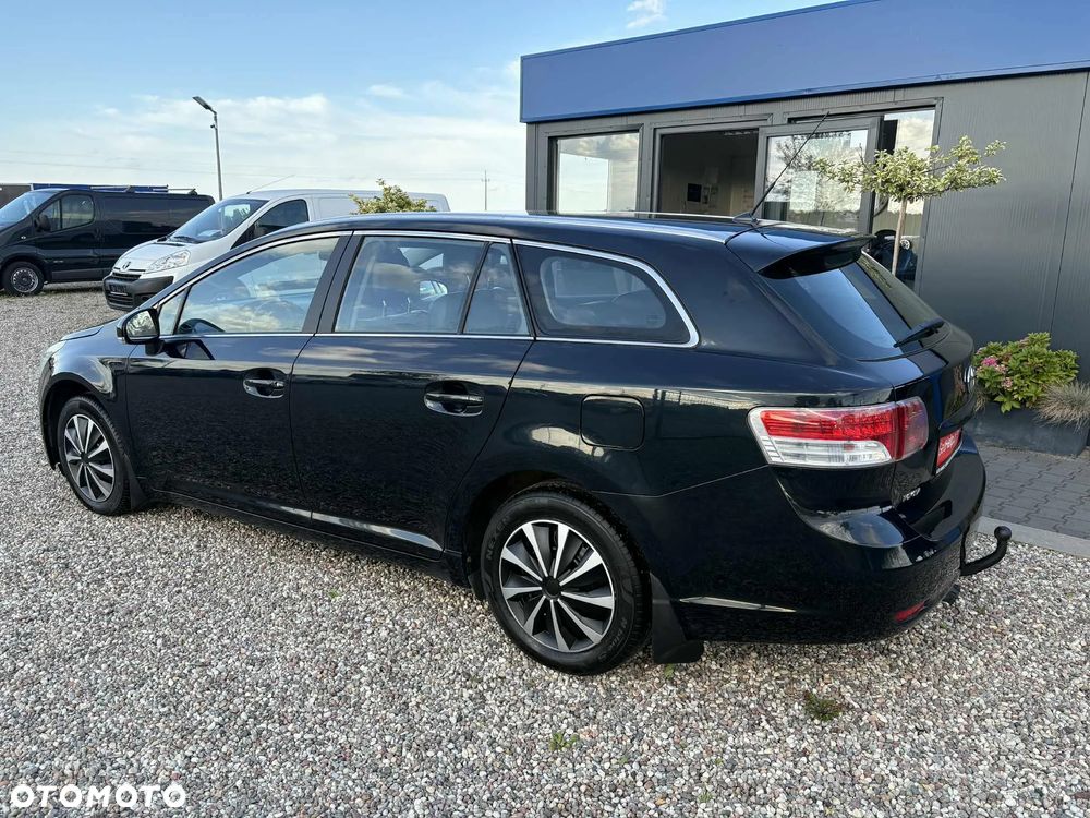 Toyota Avensis 1.6 Luna - 3