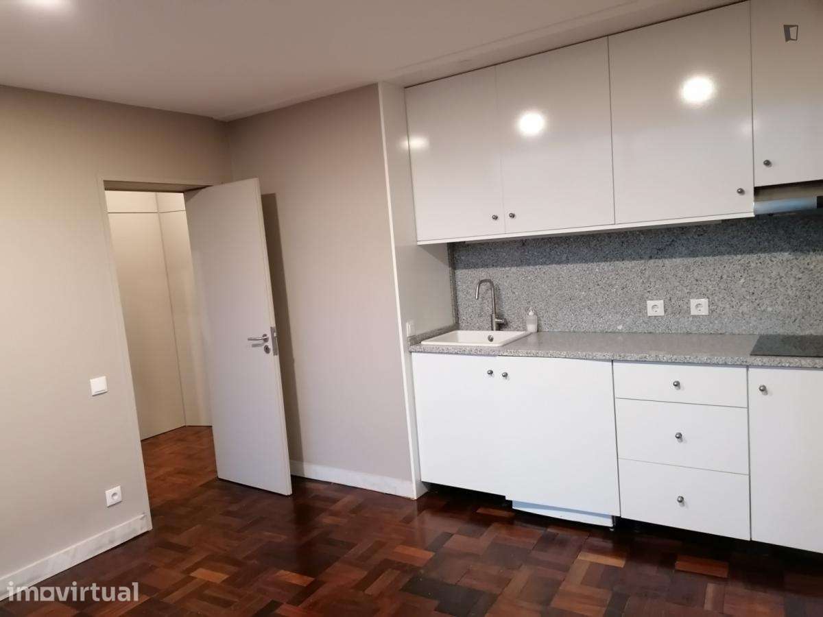Apartamento com 1 quartos - localizado em Cedofeita Porto - Grande imagem: 4/29