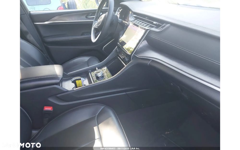 Jeep Grand Cherokee - 11