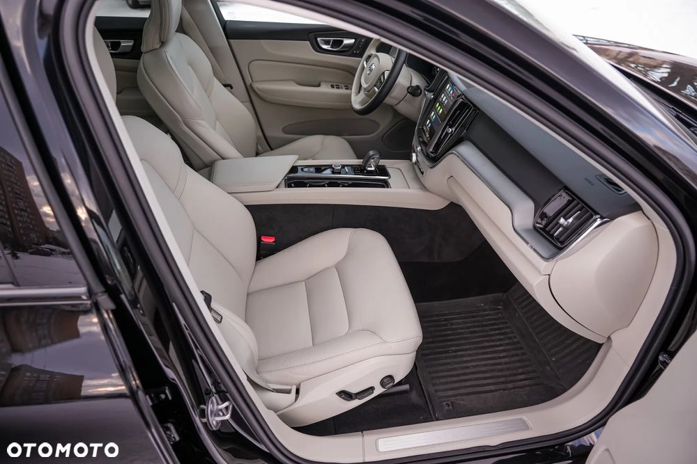 Volvo XC 60 B5 B AWD Ultimate Black Edition - 28