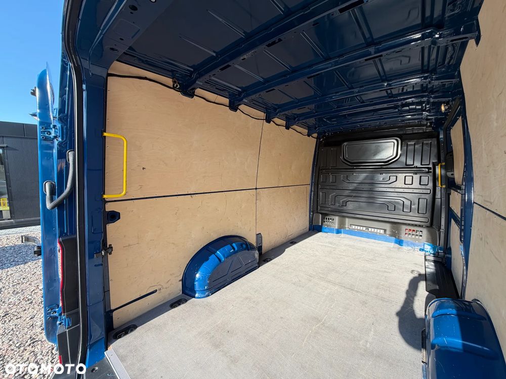 Volkswagen CRAFTER L2H1 2022r WZMOCNIONY VAN 3 osobowy MOCNY Silnik 2.0TDI 140KM Euro6 Duża ładowność 1309kg! DMC:3.5t, Homologacja VAT-1 Zabudowa paki, Bogate wyposażenie! NOWE OPONY 100% Bezwypadkowy! - 7