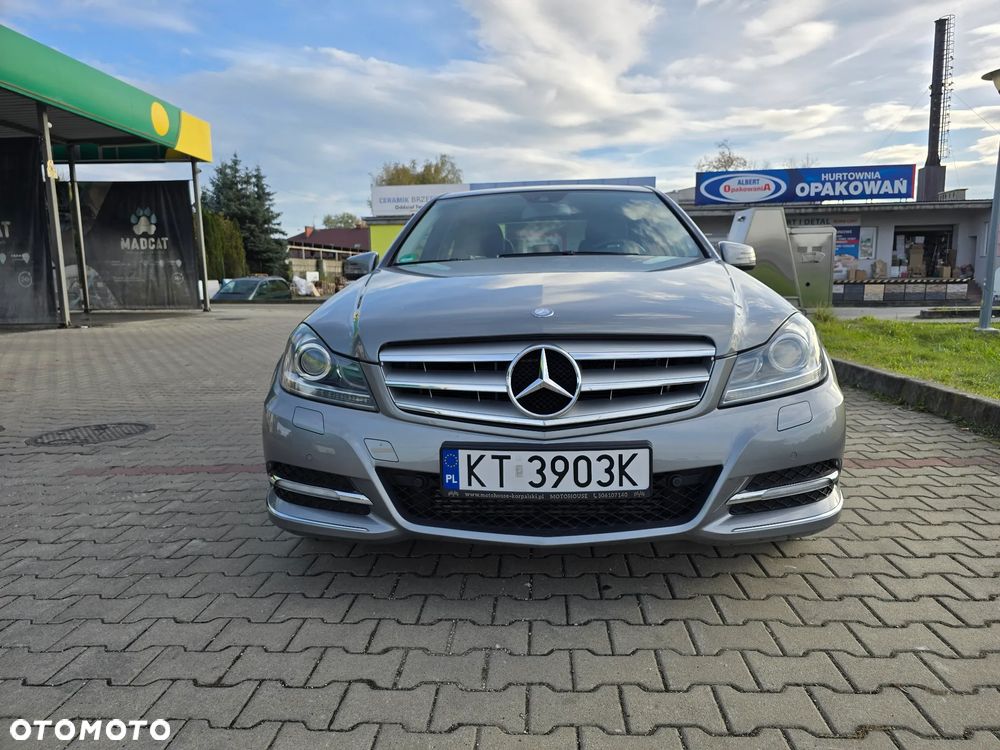 Mercedes-Benz Klasa C 180 CGI BlueEff Avantgarde - 2