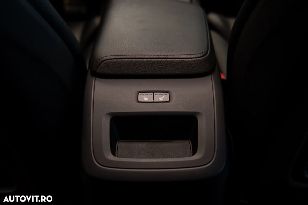 Volvo XC 60 Recharge T8 Twin Engine eAWD R-Design - 34