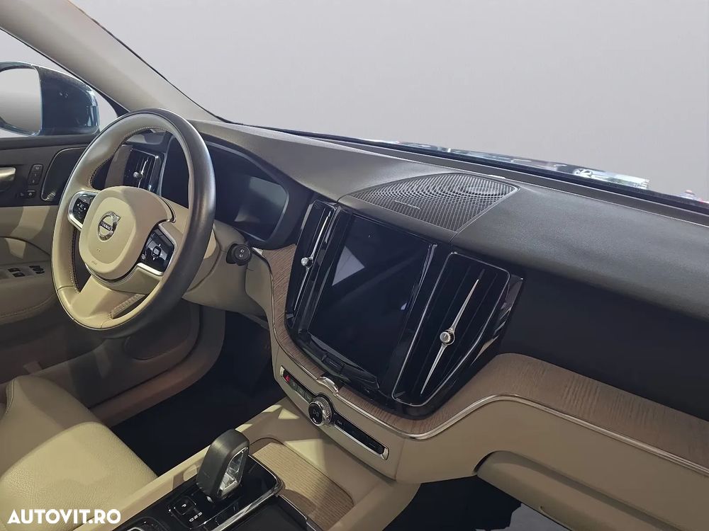 Volvo XC 60 T6 AWD Recharge Plus Bright - 8