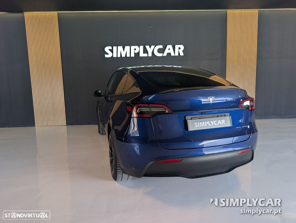 Tesla Model Y - 4