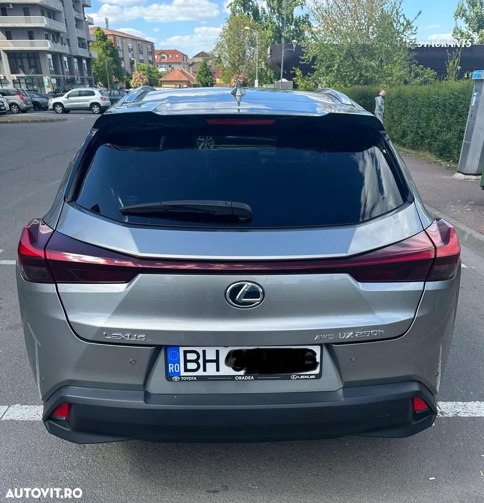 Lexus UX 300h Executive Line - 3