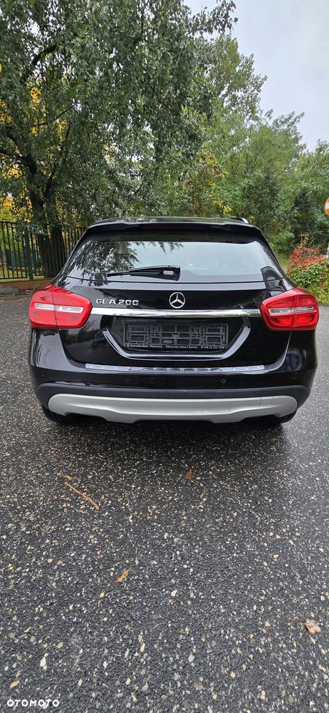 Mercedes-Benz GLA - 9