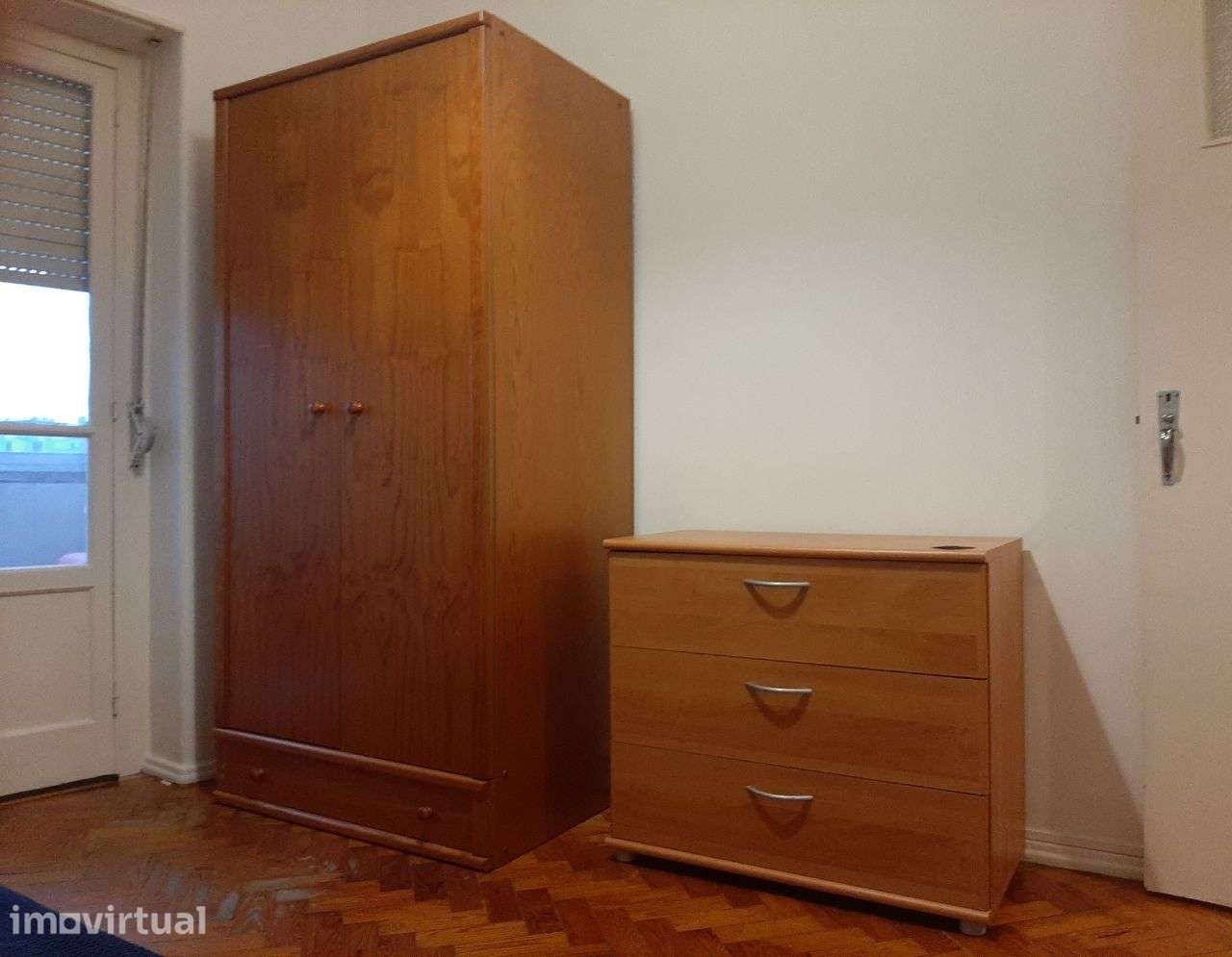 Quarto espaçoso p/arrendar Junqueira/ Alcântara/Ajuda/Custos incluídos - Grande imagem: 4/6