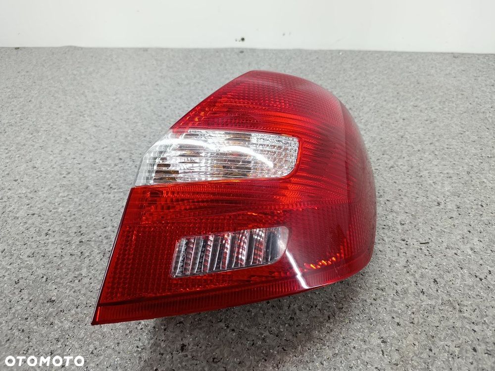 LAMPA TYLNA PRAWA SKODA FABIA II 11-C267 TYC HATCHBACK - 2