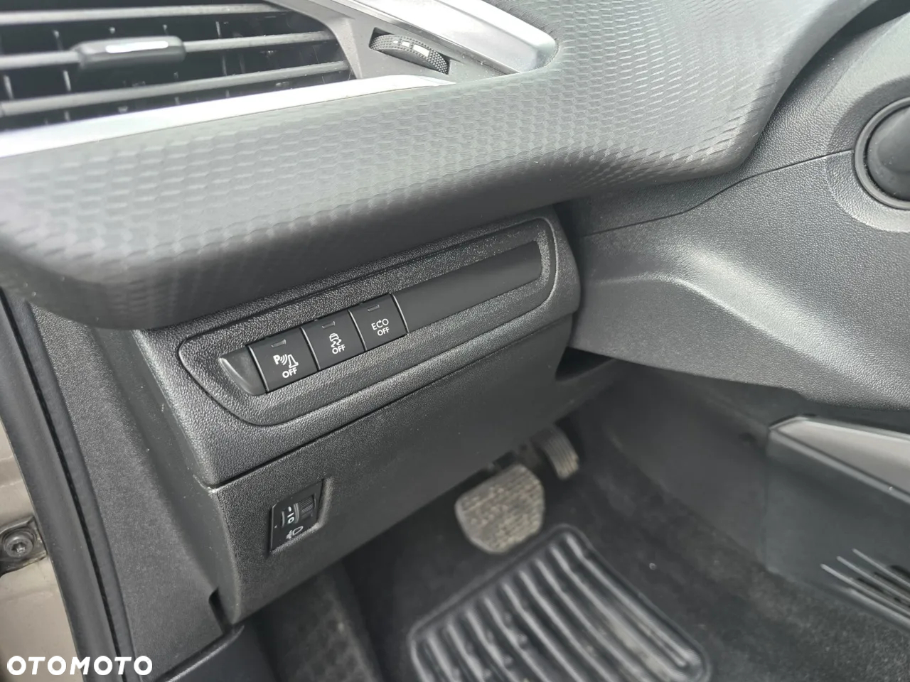 Peugeot 2008 PureTech 110 Stop&Start EAT6 Active - 12