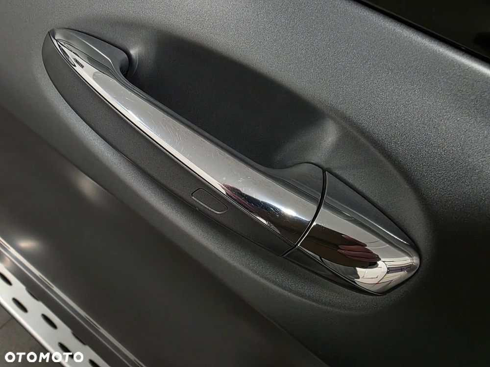 Mercedes-Benz GLC 220 d 4Matic 9G-TRONIC AMG Line Plus - 27