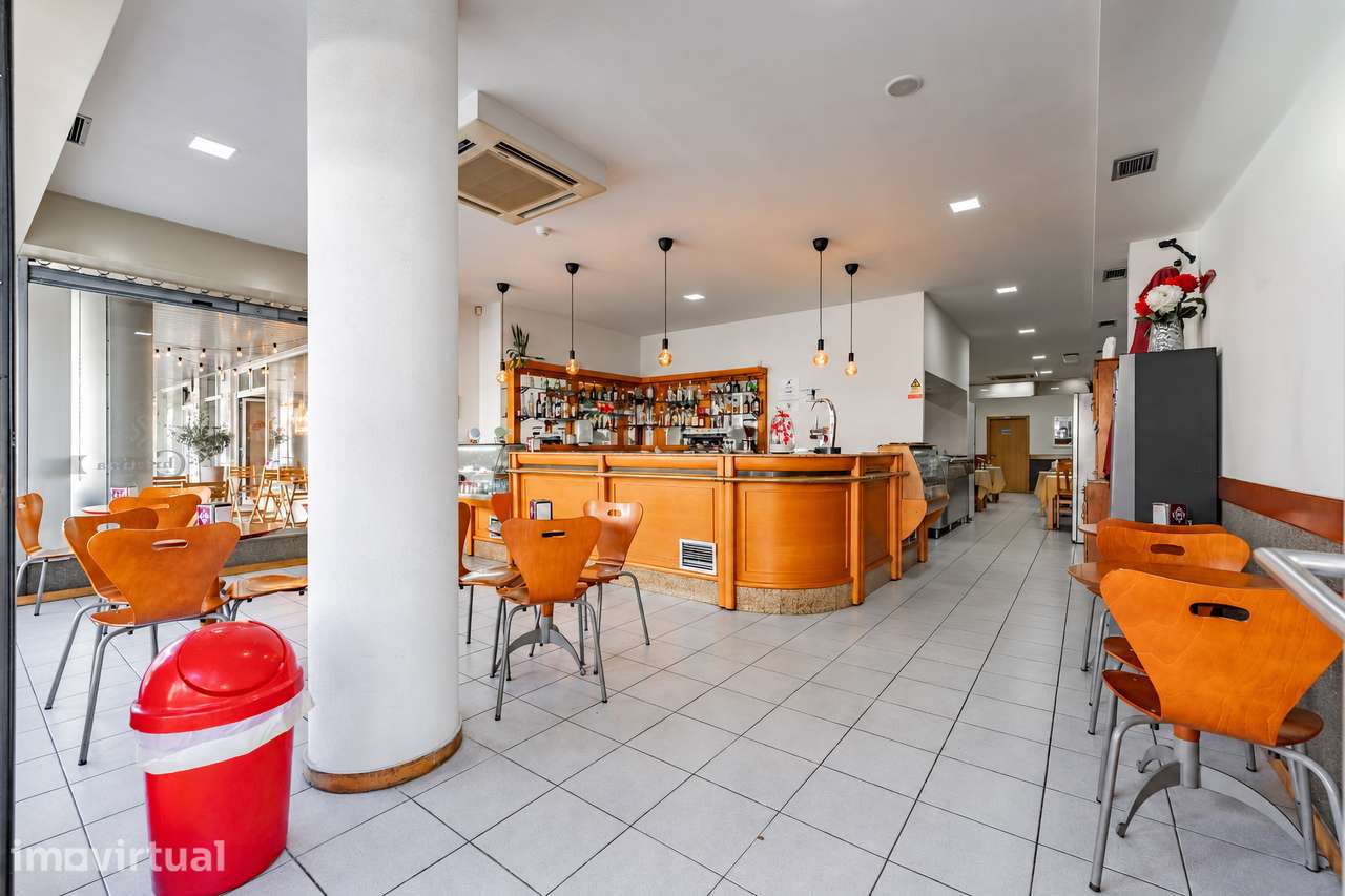 Trespasse de restaurante/café na Rua da Cruz de Pedra | Braga - Grande imagem: 4/26