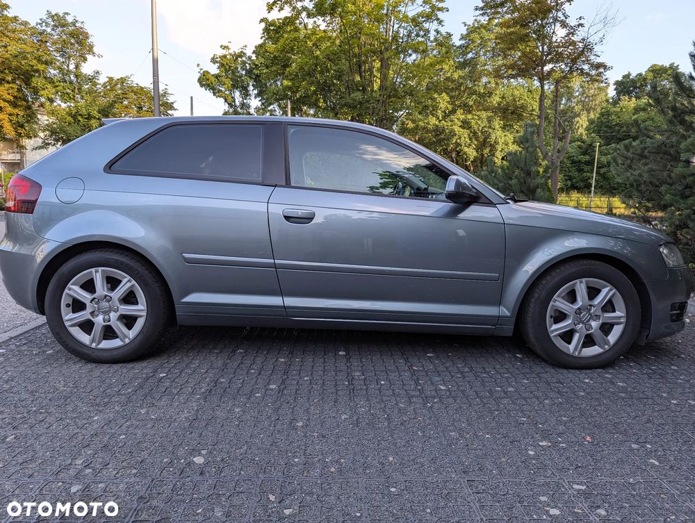 Audi A3 3-drzwiowe 2.0 TDI DPF Attraction - 4