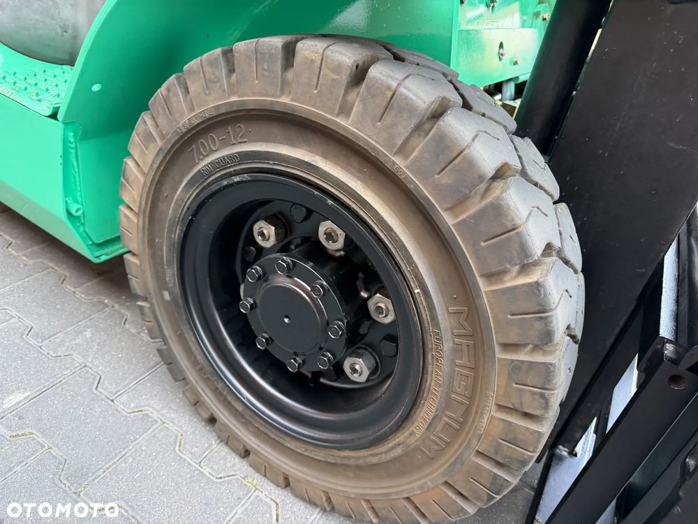 Mitsubishi FG25NT - 12