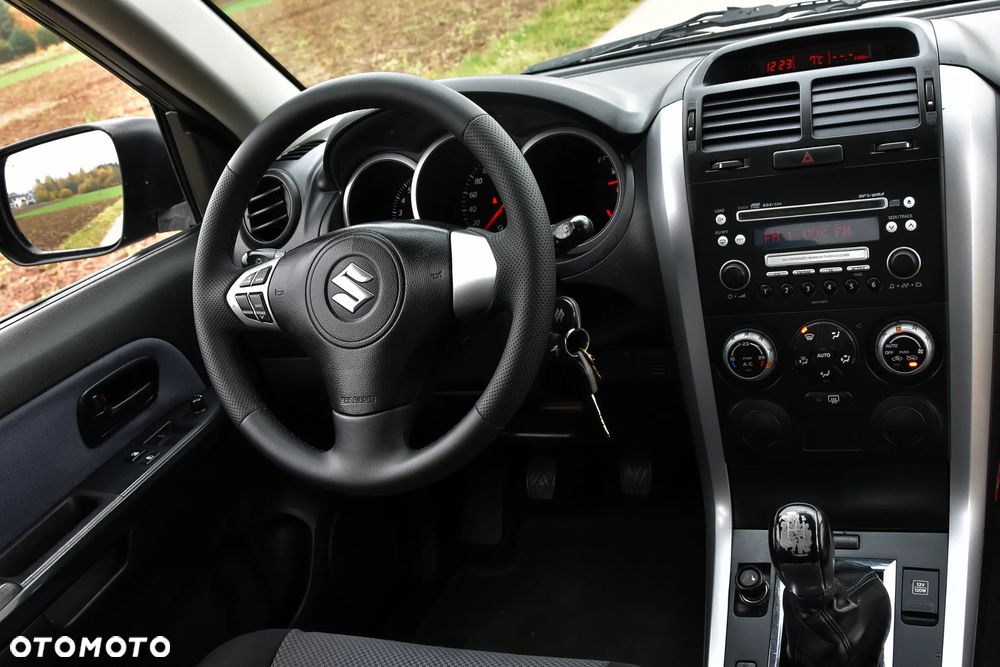 Suzuki Grand Vitara - 26