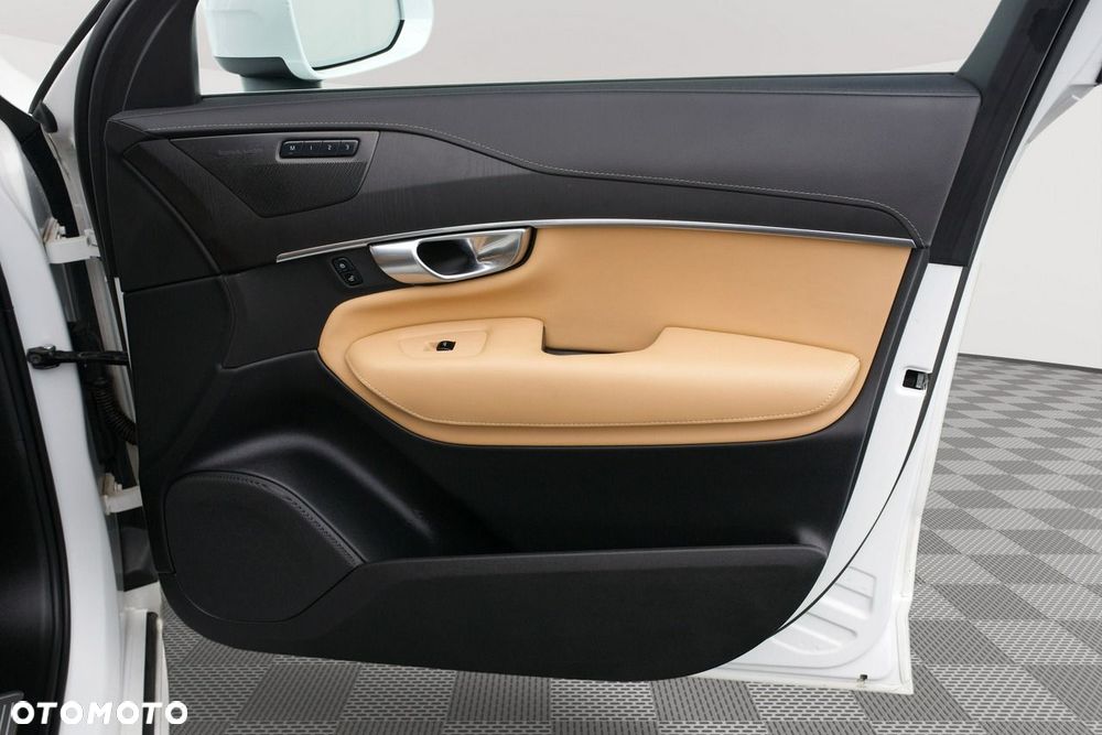 Volvo XC 90 B5 D AWD Plus Bright - 30