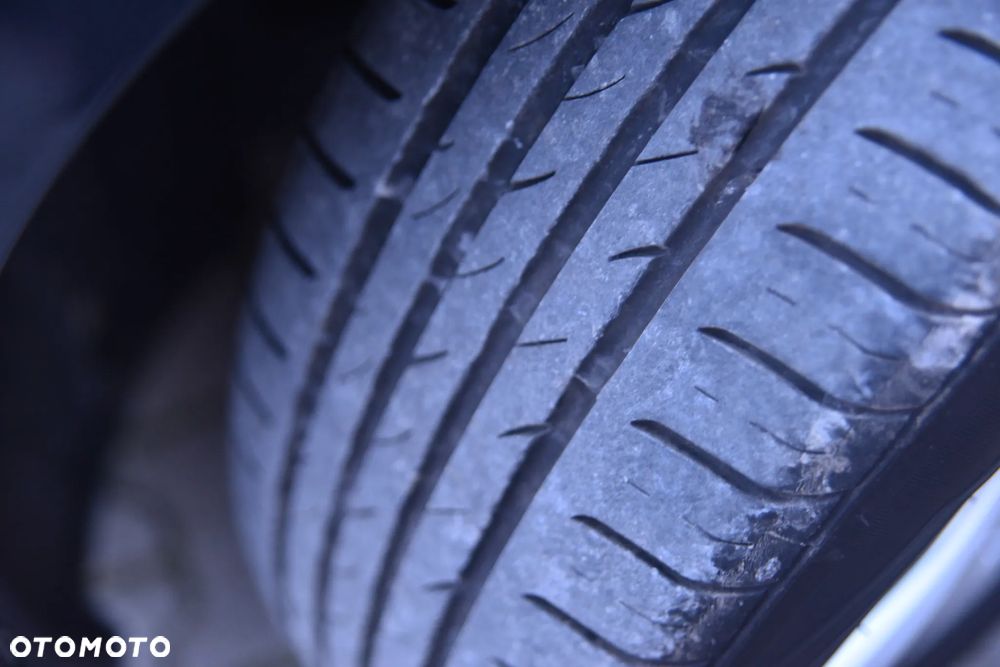 Volkswagen Passat - 25