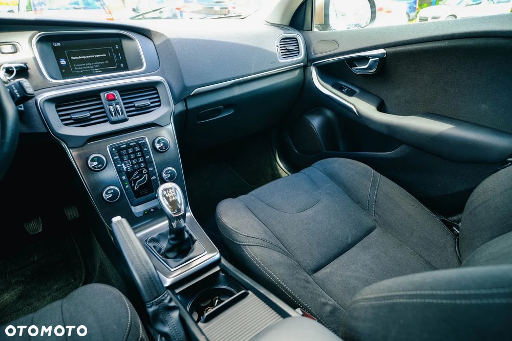 Volvo V40 D2 - 24