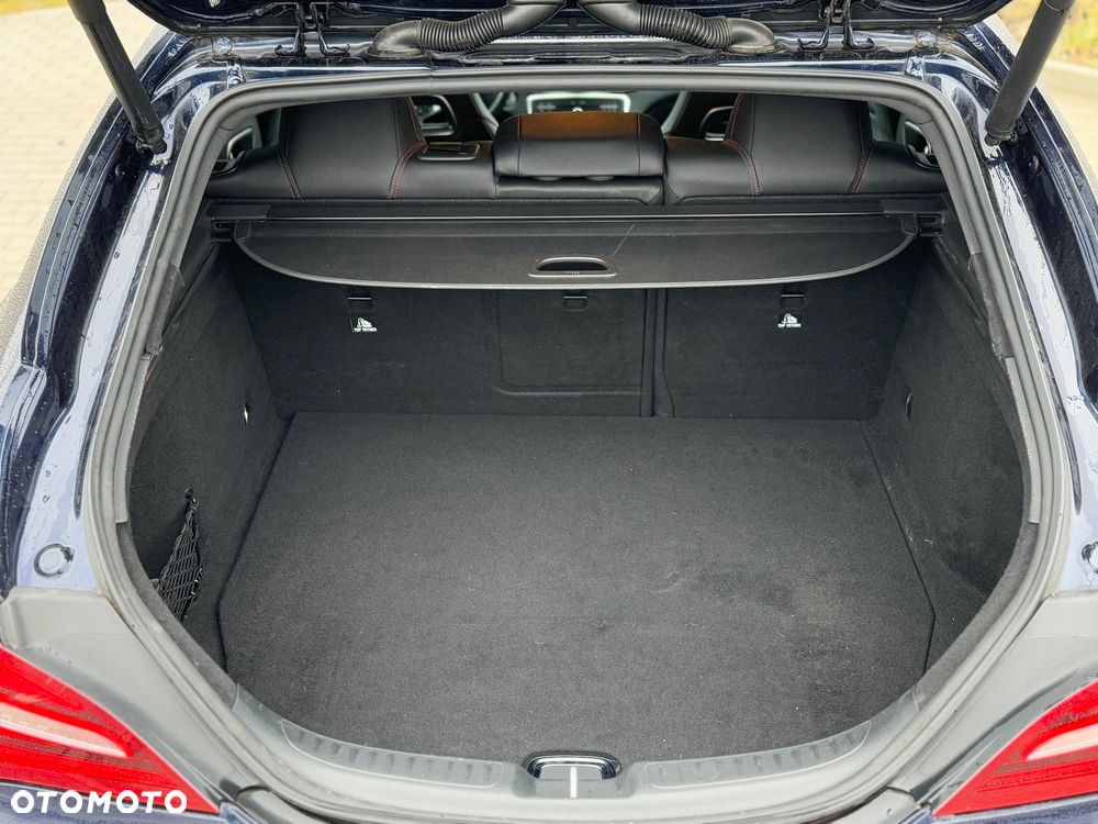 Mercedes-Benz CLA 180 AMG Line - 23