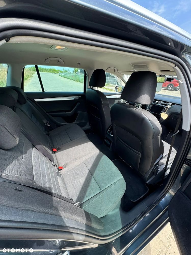 Skoda Octavia 1.6 TDI Ambition DSG - 9