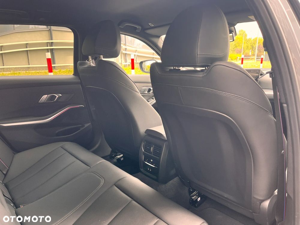 BMW Seria 3 330i xDrive M Sport sport - 30