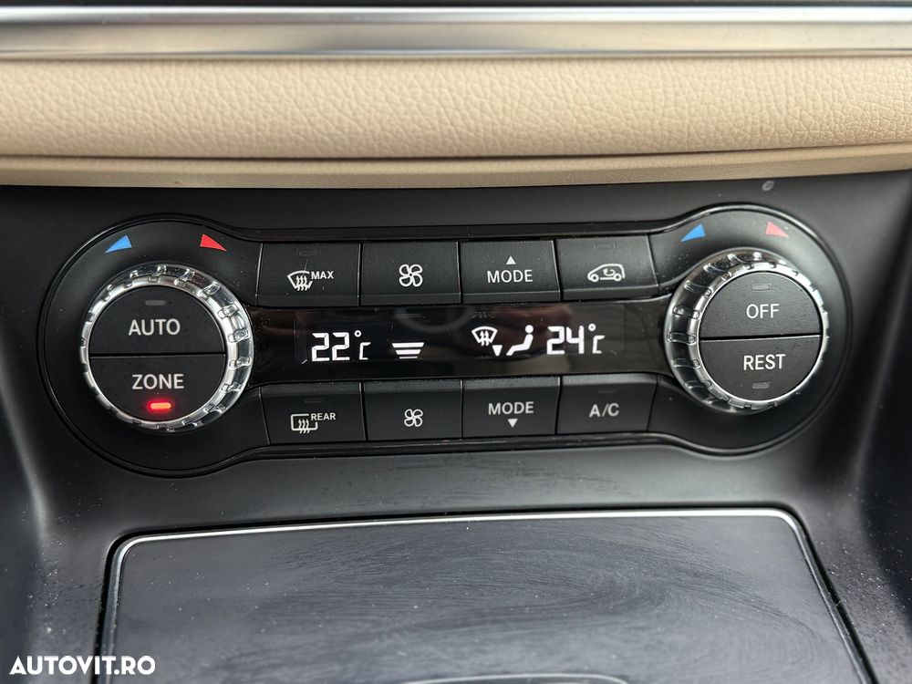 Mercedes-Benz GLA 180 7G-DCT - 15