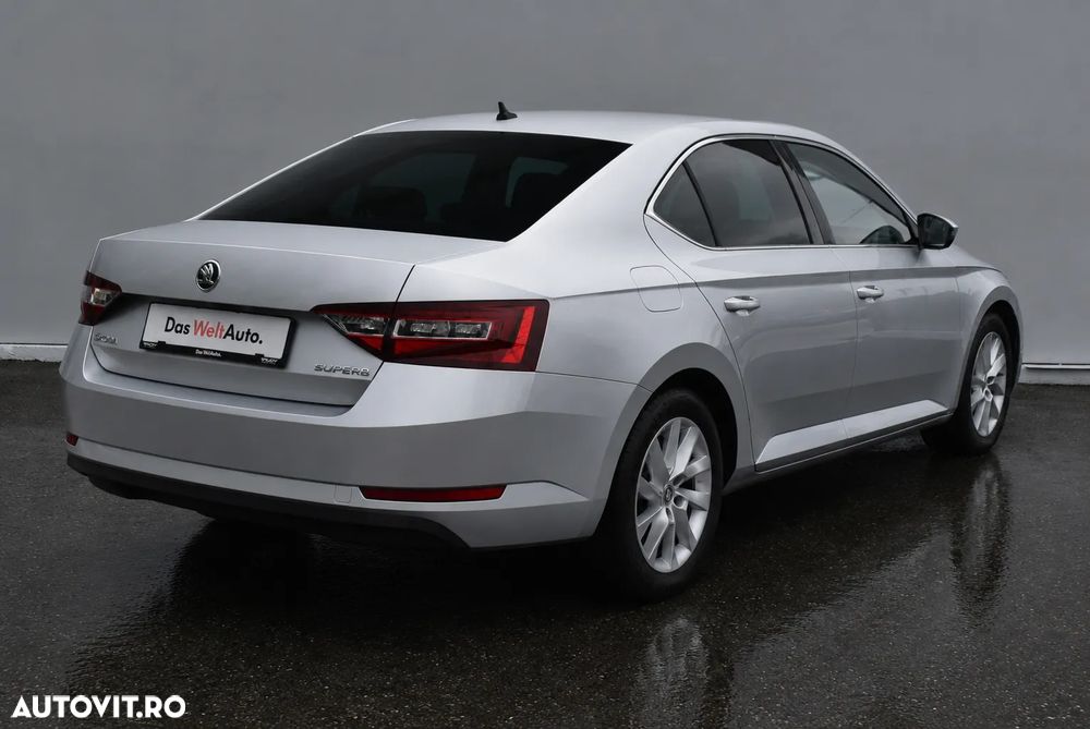 Skoda Superb 2.0 TDI DSG Ambition - 5