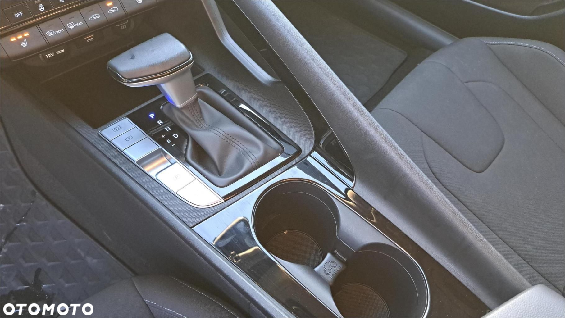 Hyundai Elantra - 14