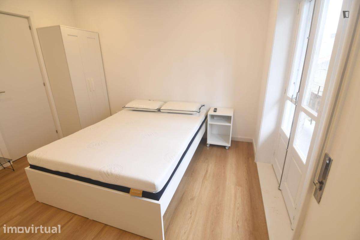 Quarto - localizado em Mafamude Porto - Grande imagem: 2/9