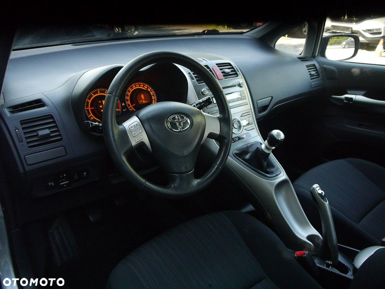 Toyota Auris 1.33 VVT-i Terra - 24