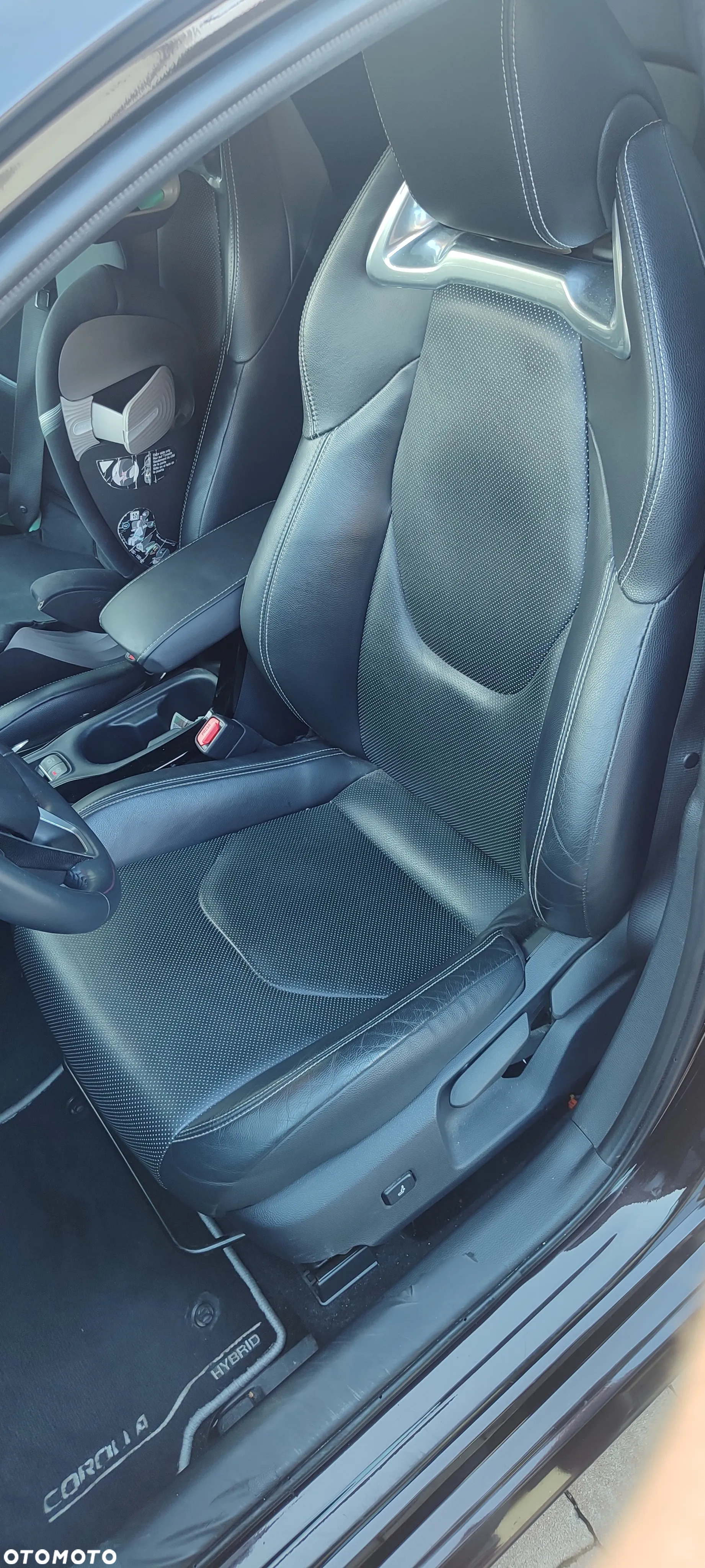 Toyota Corolla 2.0 Hybrid Executive - 11