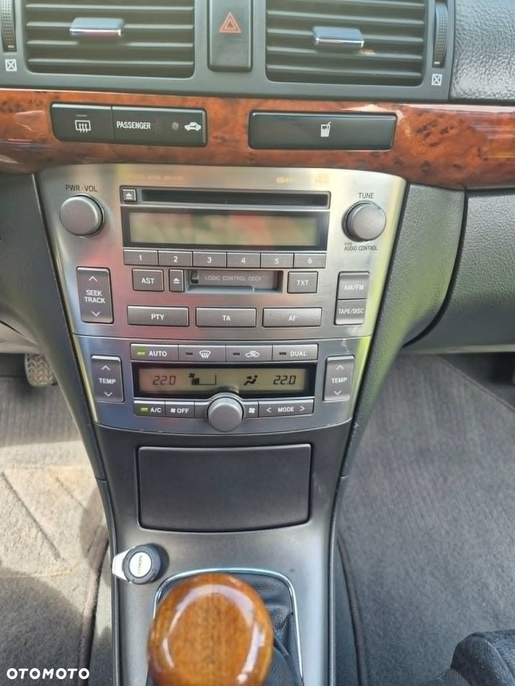 Toyota Avensis 2.2 D-4D Sol - 10