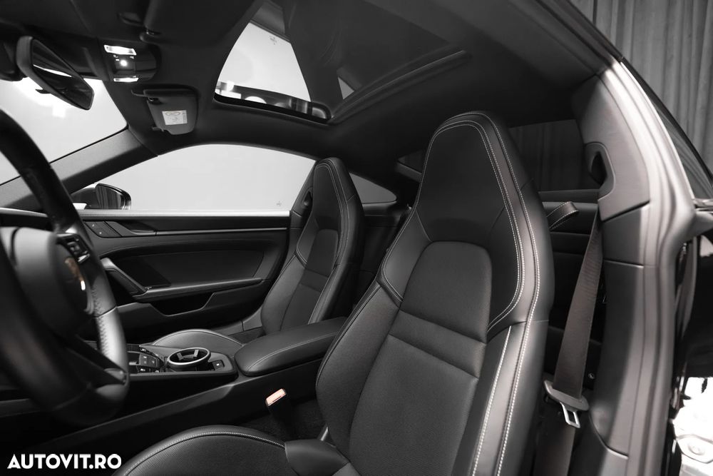 Porsche 911 4 GTS PDK - 22