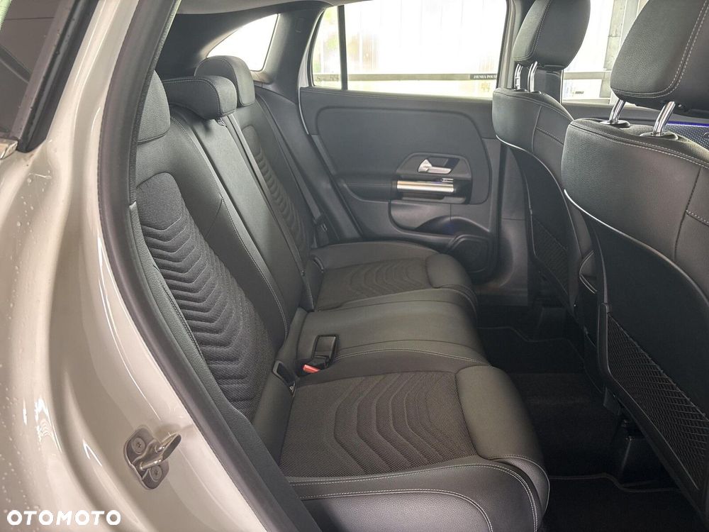 Mercedes-Benz GLA - 21