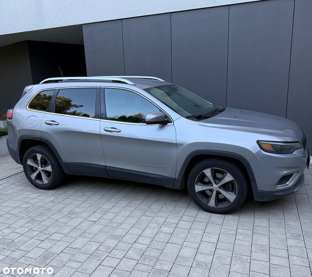 Jeep Cherokee - 1